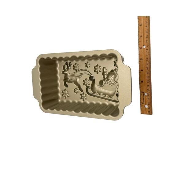 Nordic Ware Santa’s Sleigh Loaf Bake Pan 3D Christmas Mold Williams Sonoma NWOT - Picture 6 of 6